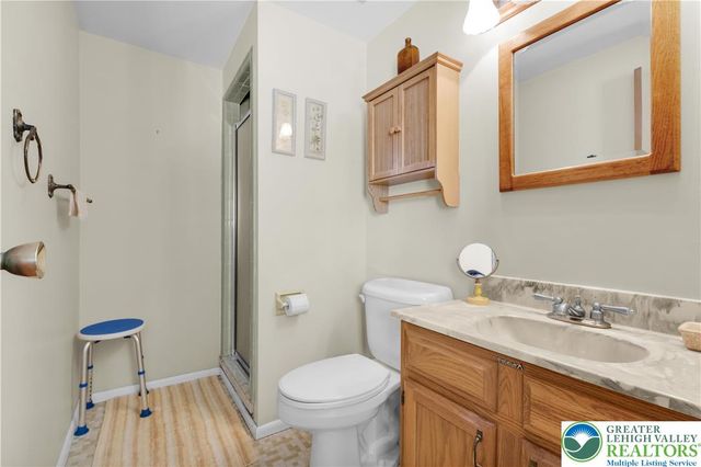 517 Apple Hill Drive, Forks Twp, PA 18040