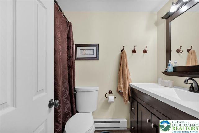 517 Apple Hill Drive, Forks Twp, PA 18040