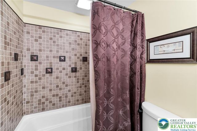 517 Apple Hill Drive, Forks Twp, PA 18040