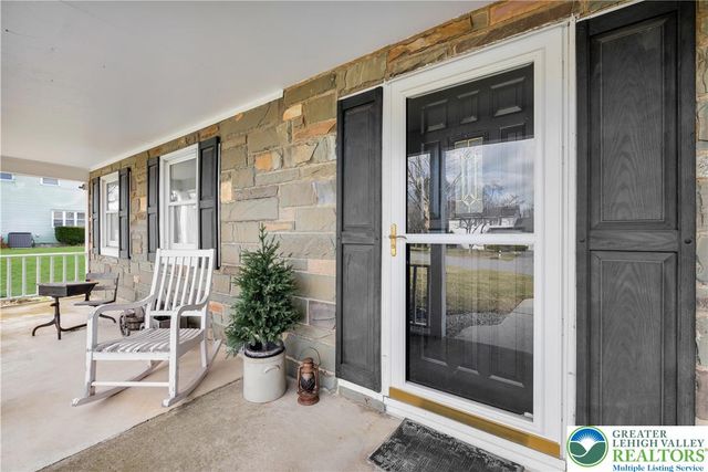 517 Apple Hill Drive, Forks Twp, PA 18040