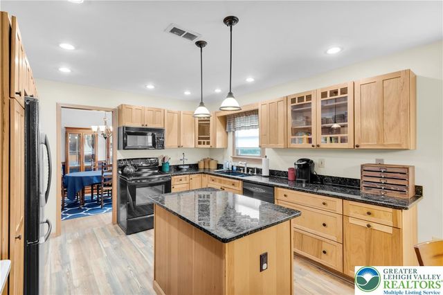 517 Apple Hill Drive, Forks Twp, PA 18040