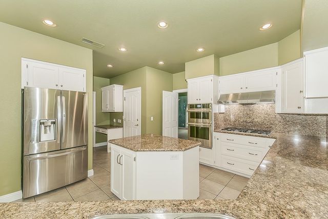 2856 W Athens Avenue, Fresno, CA 93711