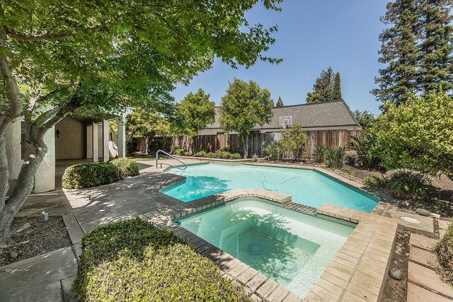 2856 W Athens Avenue, Fresno, CA 93711