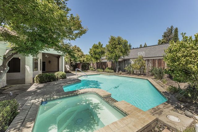 2856 W Athens Avenue, Fresno, CA 93711