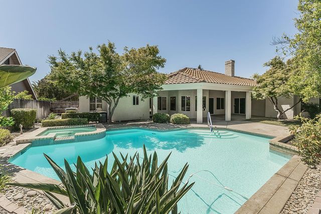 2856 W Athens Avenue, Fresno, CA 93711