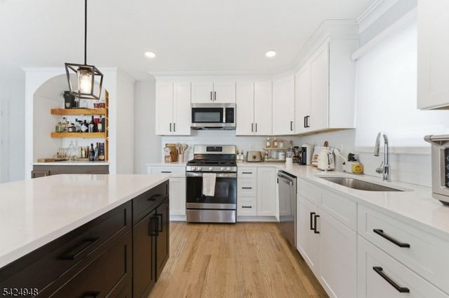 25 E 10Th St A, Linden City, NJ 07036