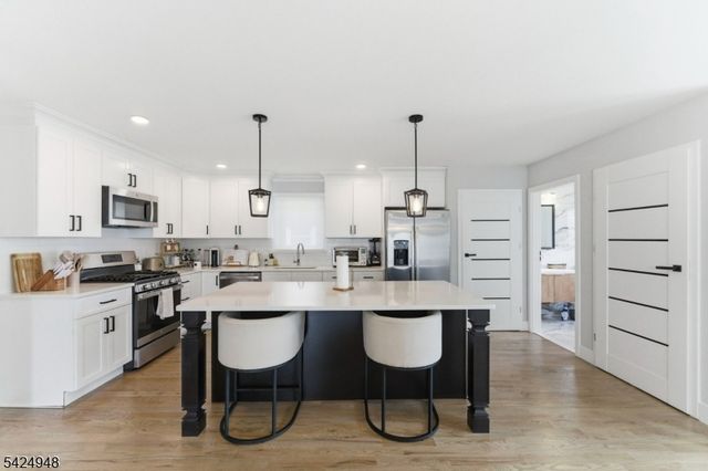 25 E 10Th St A, Linden City, NJ 07036