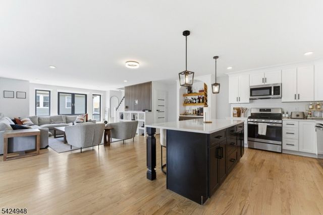 25 E 10Th St A, Linden City, NJ 07036