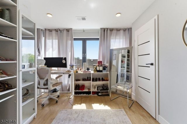 25 E 10Th St A, Linden City, NJ 07036