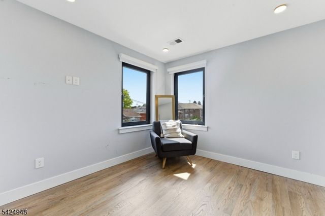 25 E 10Th St A, Linden City, NJ 07036