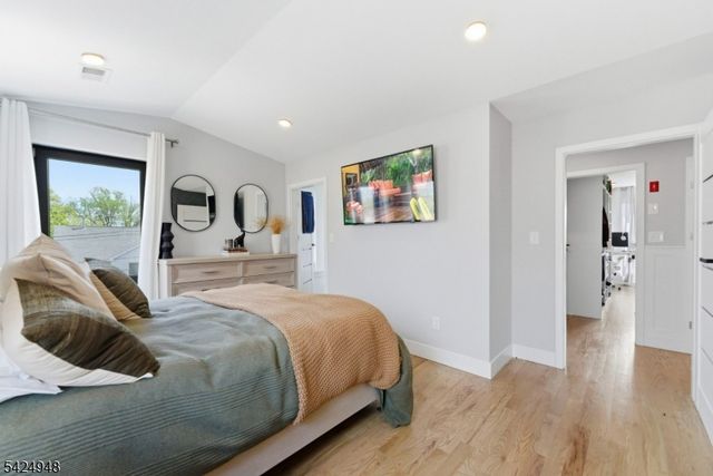 25 E 10Th St A, Linden City, NJ 07036