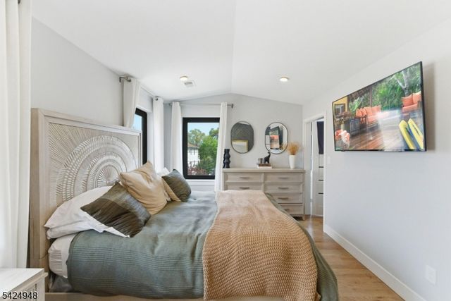 25 E 10Th St A, Linden City, NJ 07036