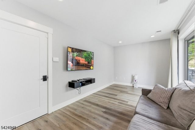 25 E 10Th St A, Linden City, NJ 07036