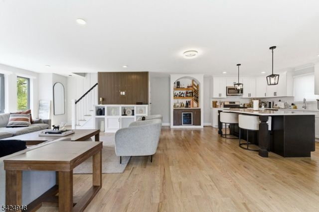 25 E 10Th St A, Linden City, NJ 07036