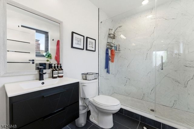 25 E 10Th St A, Linden City, NJ 07036