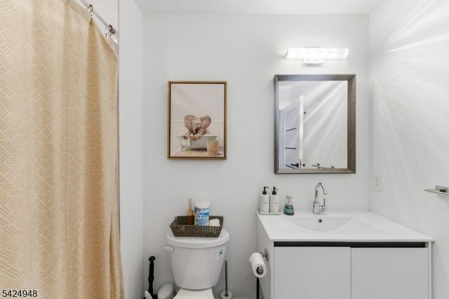 25 E 10Th St A, Linden City, NJ 07036