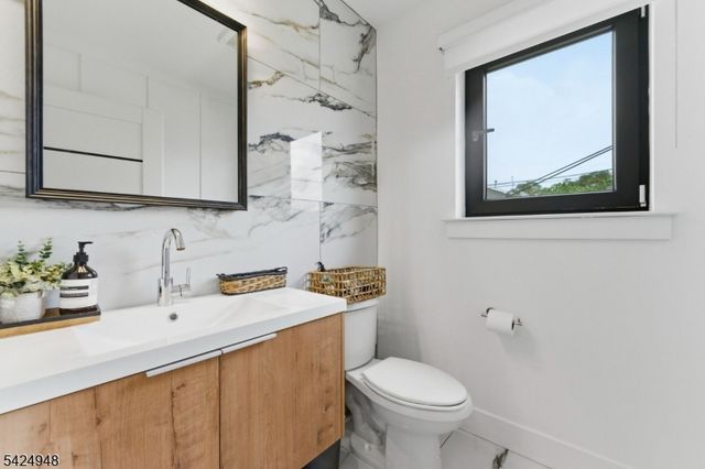 25 E 10Th St A, Linden City, NJ 07036