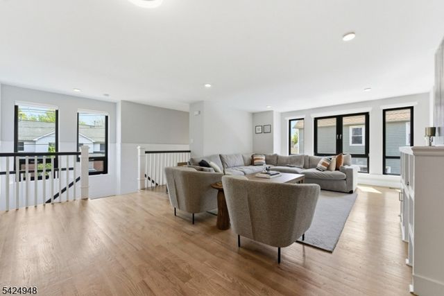 25 E 10Th St A, Linden City, NJ 07036