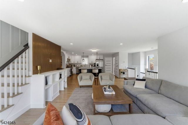 25 E 10Th St A, Linden City, NJ 07036