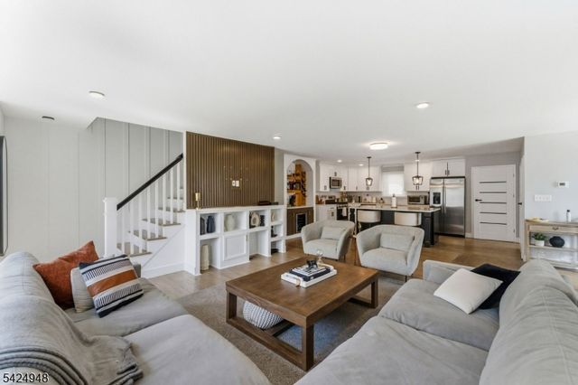 25 E 10Th St A, Linden City, NJ 07036