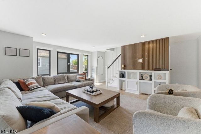 25 E 10Th St A, Linden City, NJ 07036