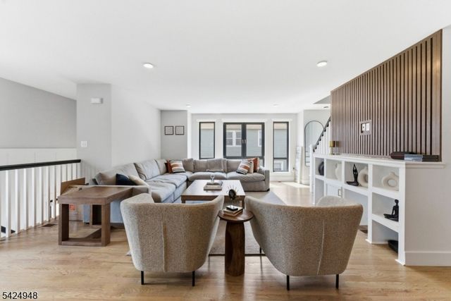 25 E 10Th St A, Linden City, NJ 07036