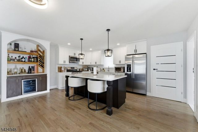 25 E 10Th St A, Linden City, NJ 07036