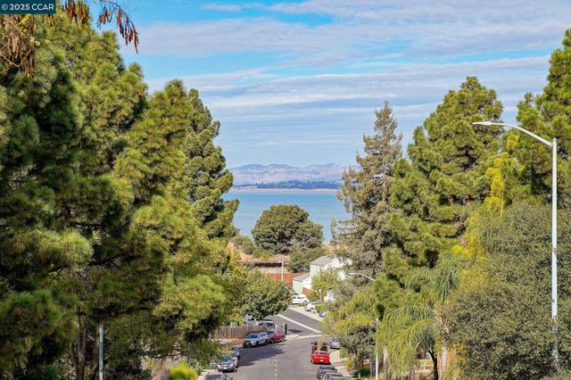 113 Woy Cir, Pinole, CA 94564