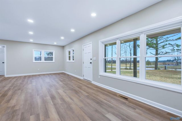 9815 Highway 72, Athens, AL 35611