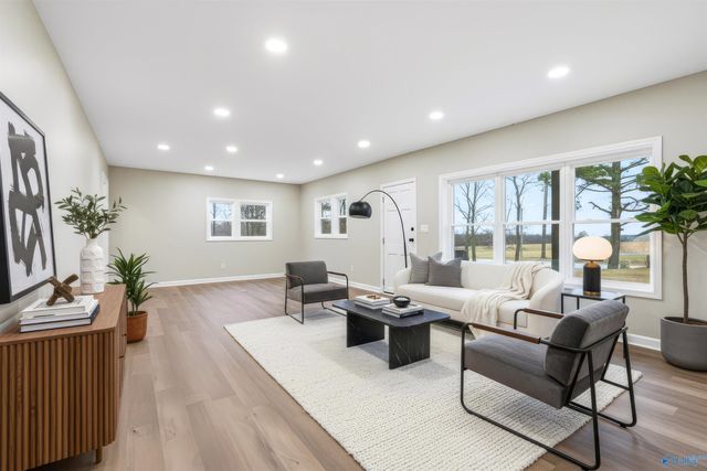 9815 Highway 72, Athens, AL 35611