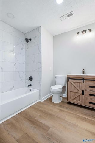 9815 Highway 72, Athens, AL 35611