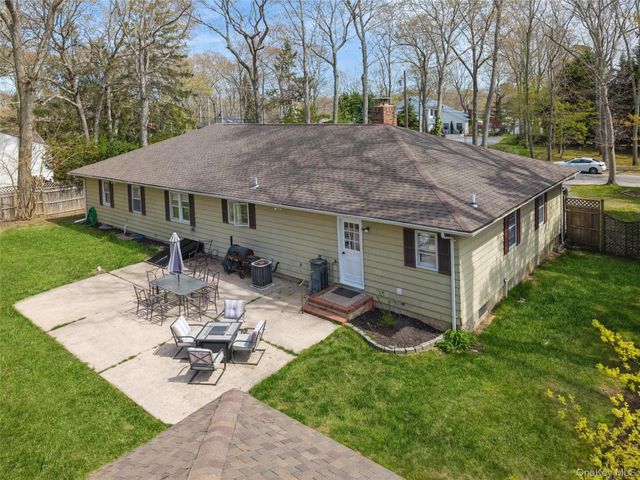 680 Westview Drive, Mattituck, NY 11952