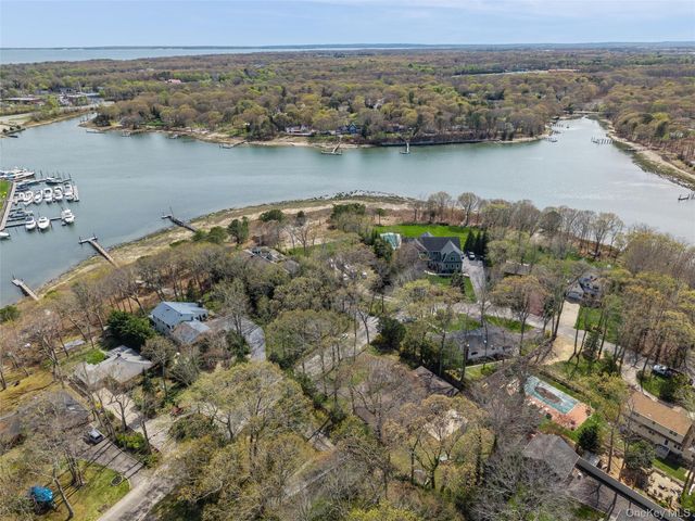 680 Westview Drive, Mattituck, NY 11952