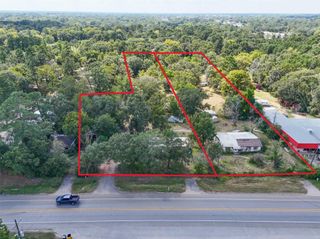 220 Porter Rd, Conroe, TX 77301