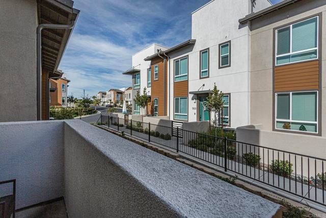 958 Foxwood Lane, Vista, CA 92081