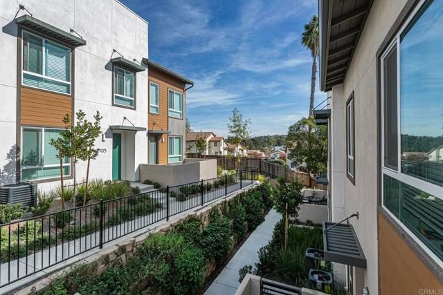 958 Foxwood Lane, Vista, CA 92081