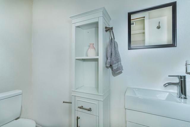 958 Foxwood Lane, Vista, CA 92081