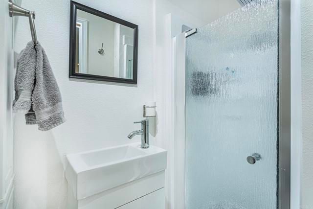 958 Foxwood Lane, Vista, CA 92081