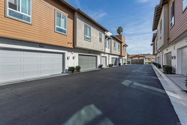 958 Foxwood Lane, Vista, CA 92081