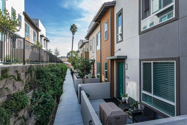 958 Foxwood Lane, Vista, CA 92081