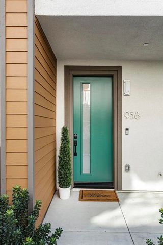 958 Foxwood Lane, Vista, CA 92081