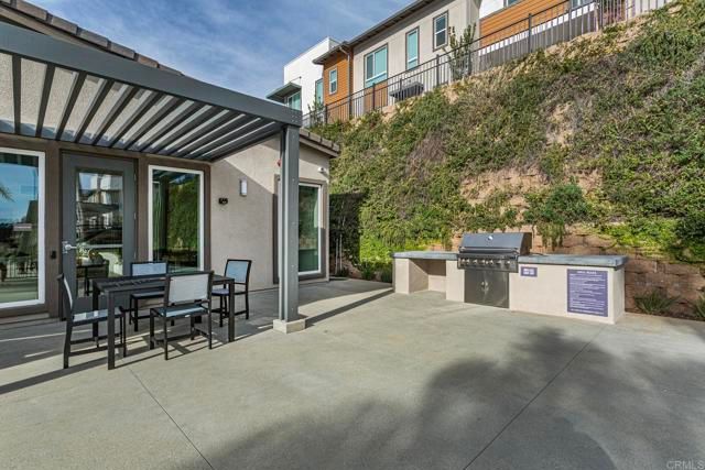 958 Foxwood Lane, Vista, CA 92081