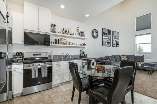 958 Foxwood Lane, Vista, CA 92081