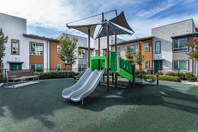 958 Foxwood Lane, Vista, CA 92081