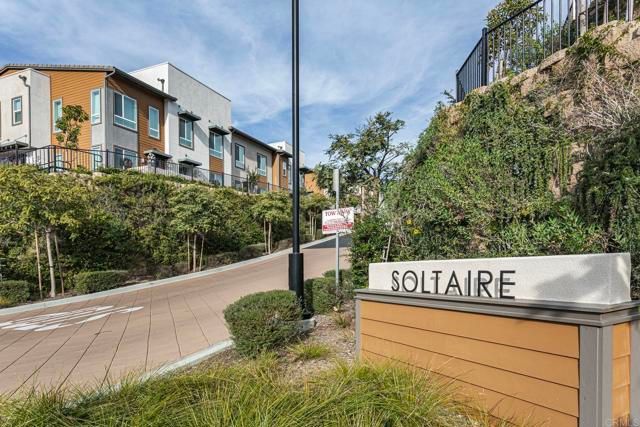 958 Foxwood Lane, Vista, CA 92081