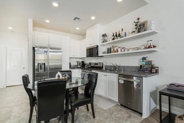 958 Foxwood Lane, Vista, CA 92081