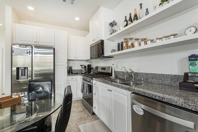 958 Foxwood Lane, Vista, CA 92081