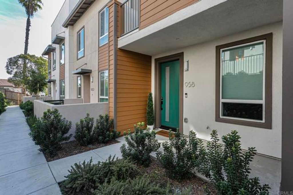 958 Foxwood Lane, Vista, CA 92081