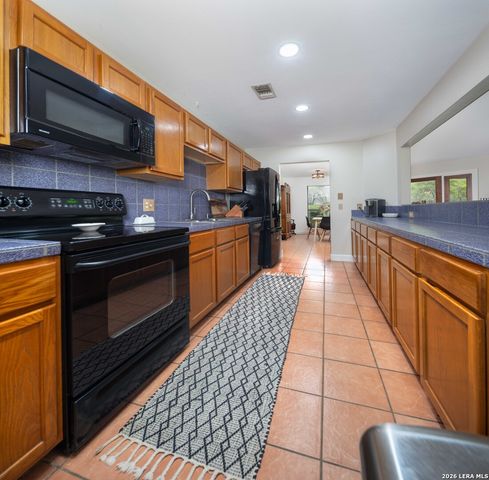 7965 GARDEN NORTH DR, San Antonio, TX 78266