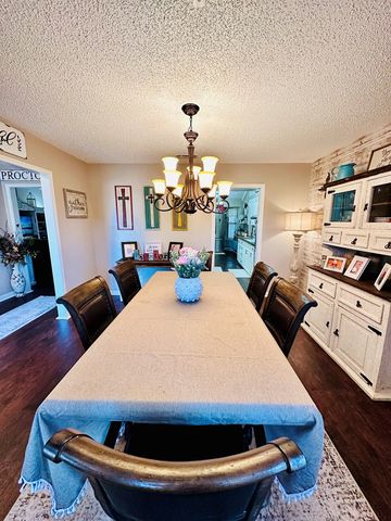 1027 E 17th St, Colorado City, TX 79512